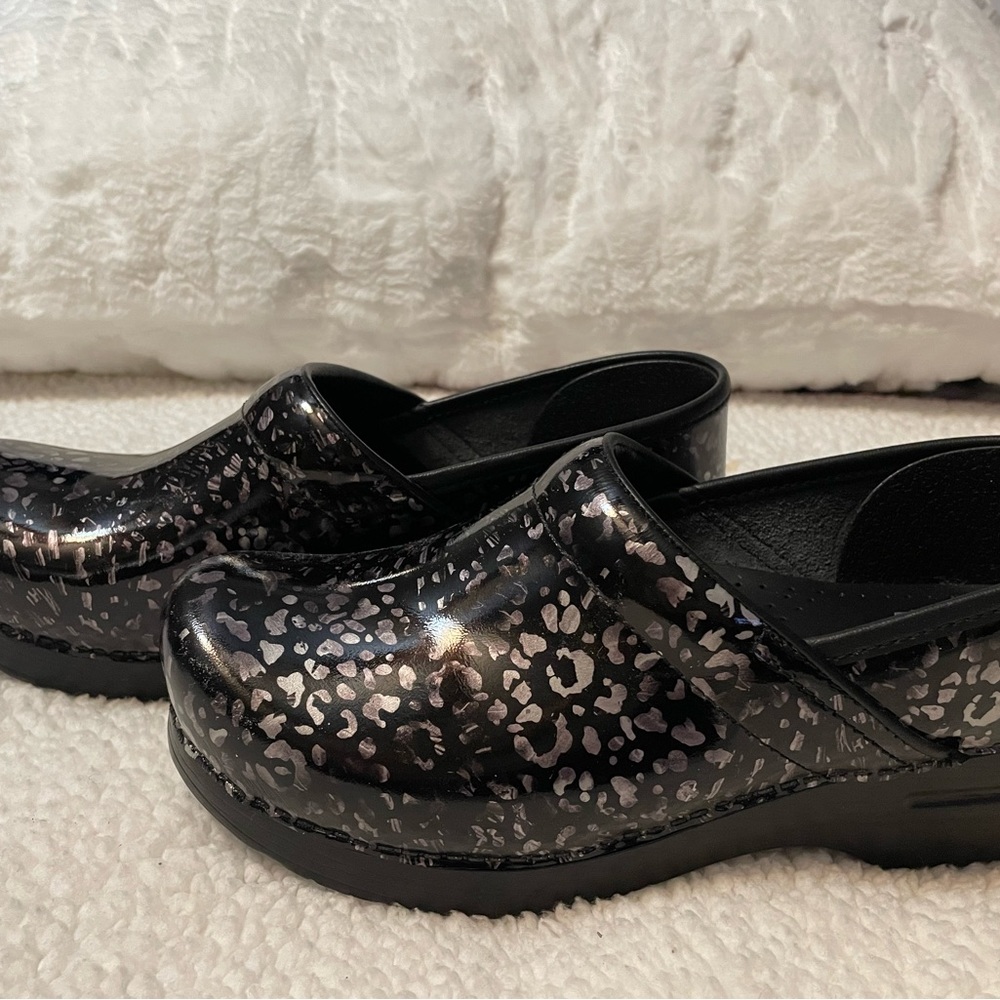 NEW Dansko size 29